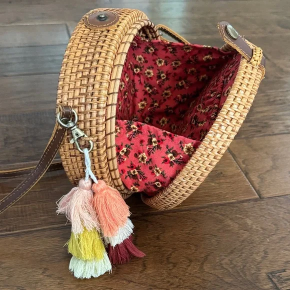 Round Rattan Bag with Tassel - Picture 4 of 4